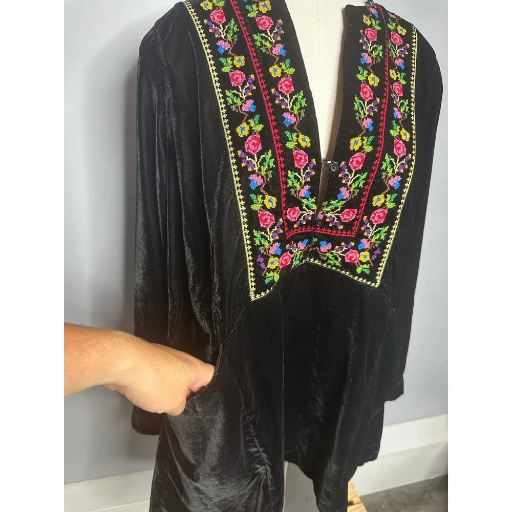 Free People Black Velvet Embroidered Floral Tunic Top V-Neck Long Sleeve Small